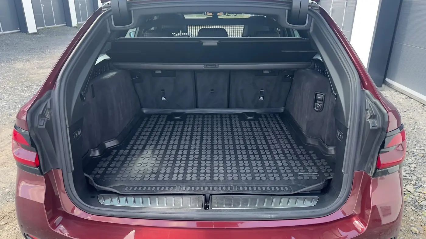 BMW 5er · Kofferraum nachher